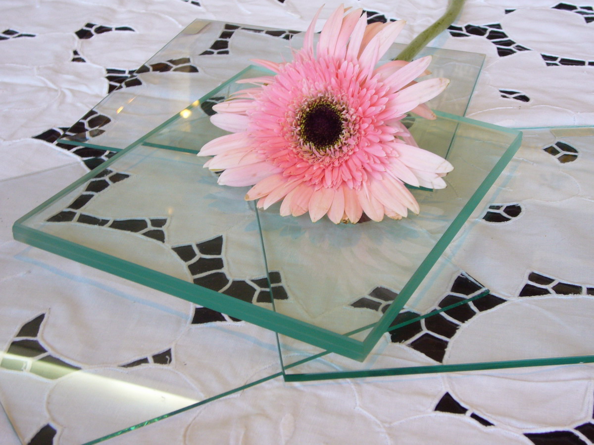 Clear float glass