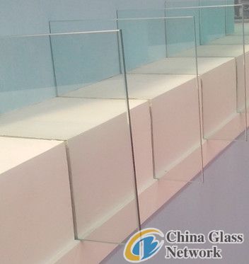 clear float glass.