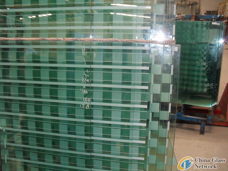 Ceramic laminated glass