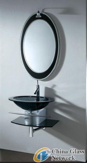 Bevelled mirror