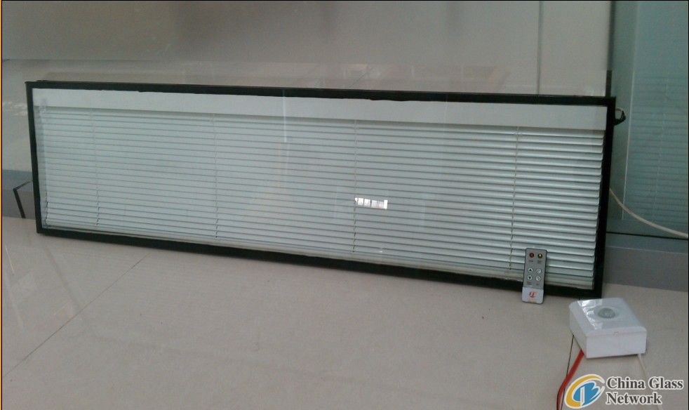 Insulating Glass unit with internal blinds