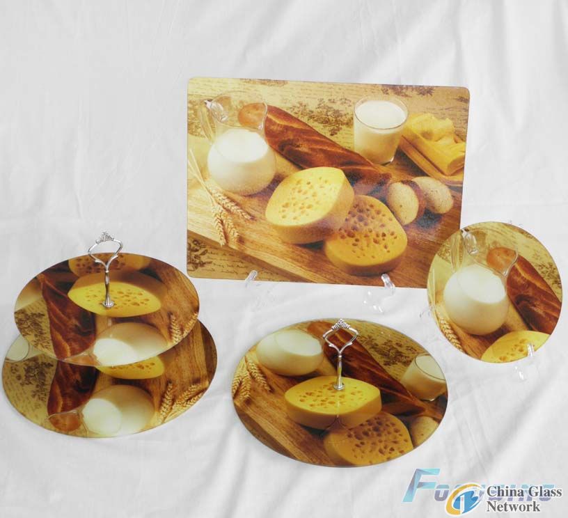 A set of tempered glass cake plate,cake stand and cutting board