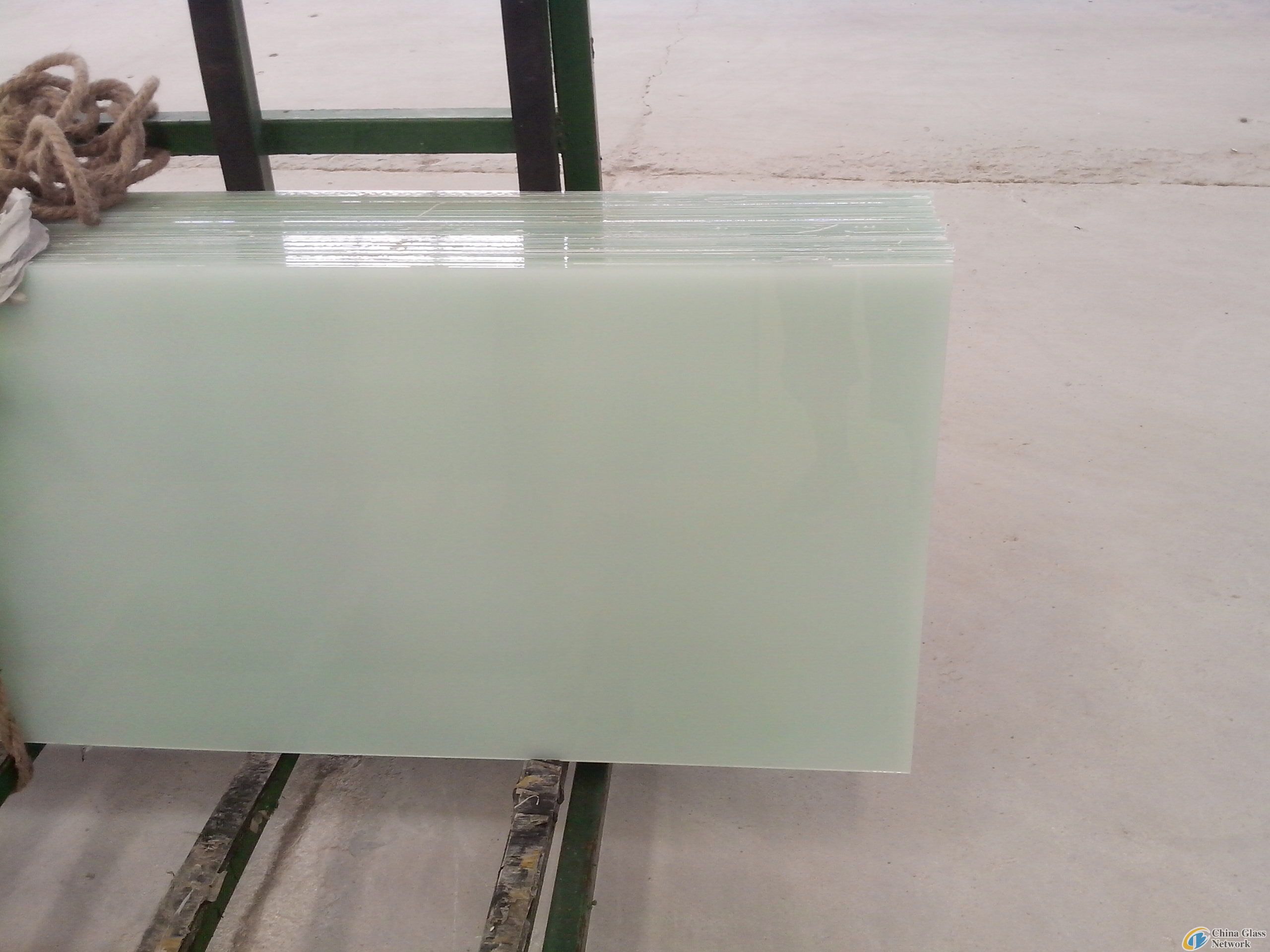 milk white laminated glass