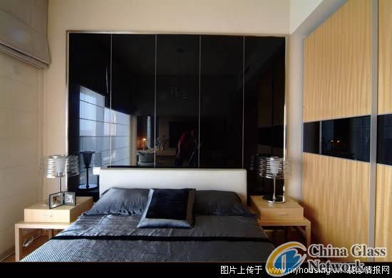 Black glass wall for bedroom