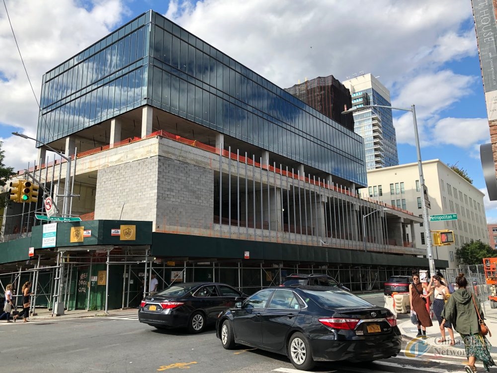 200 Kent Avenue S Glass Facade Work Wraps Up In Williamsburg