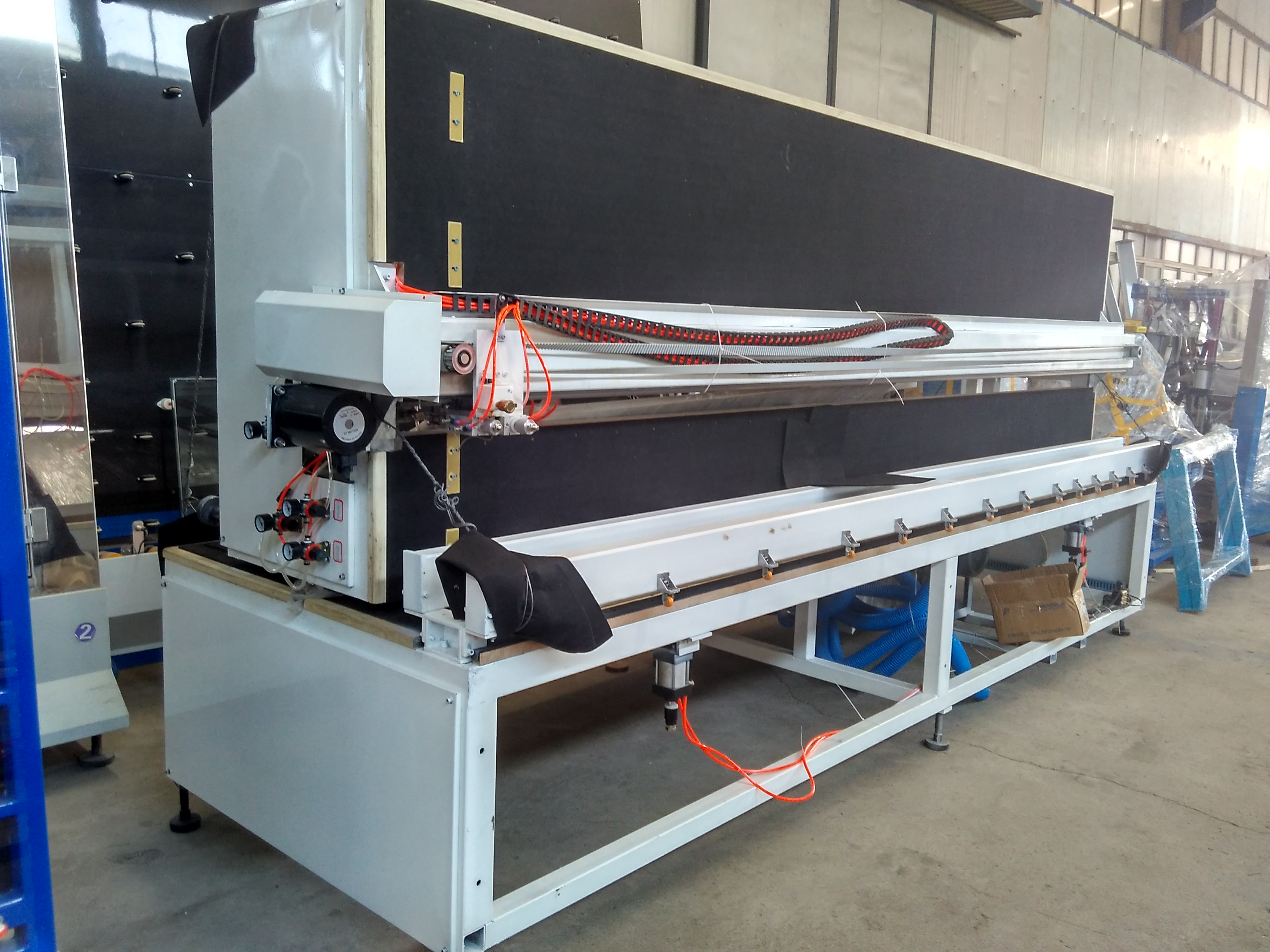 Lamination glass cutting machine