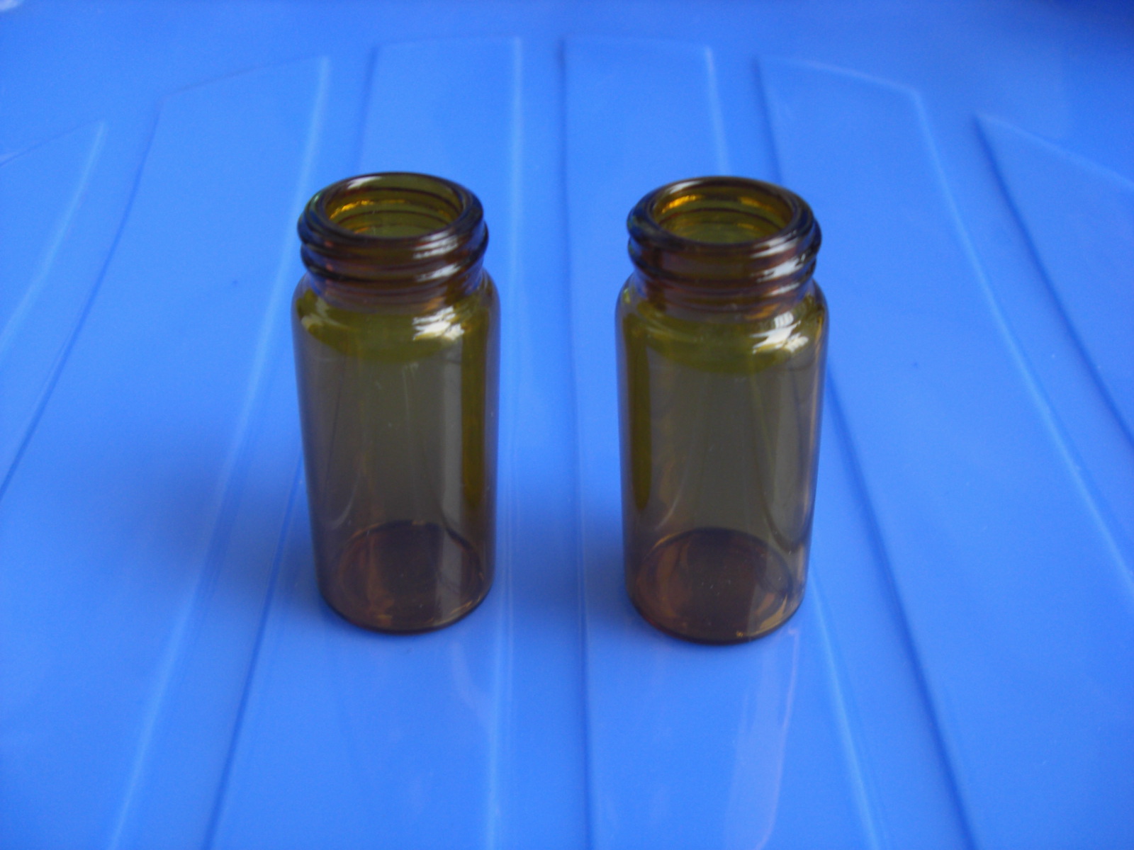 Pharmaceutical glass bottle