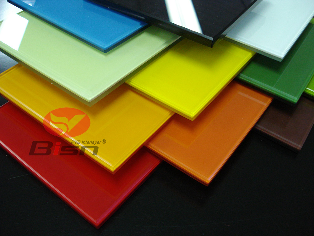 Color laminated glass