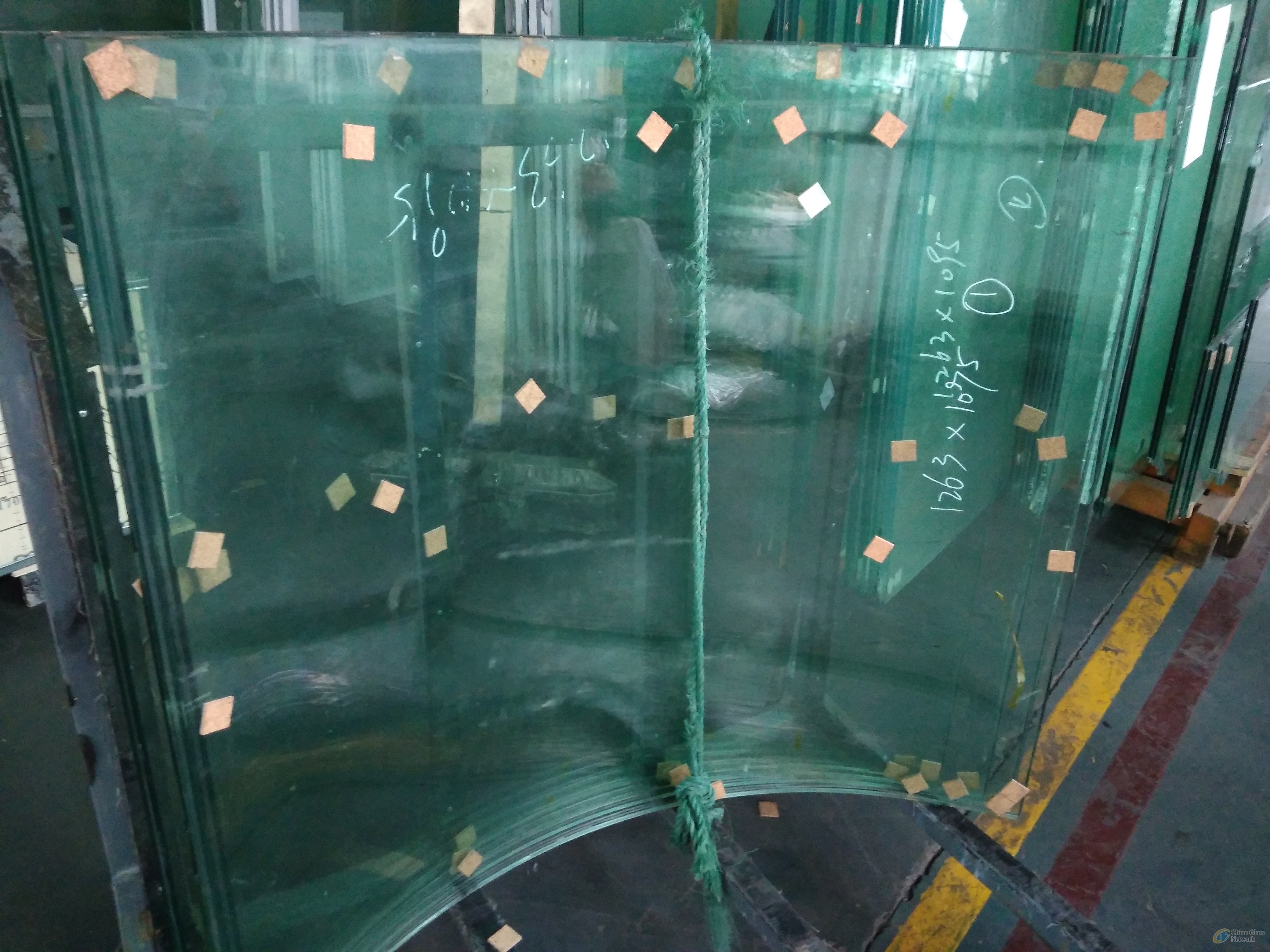 curved tempered laminated glass