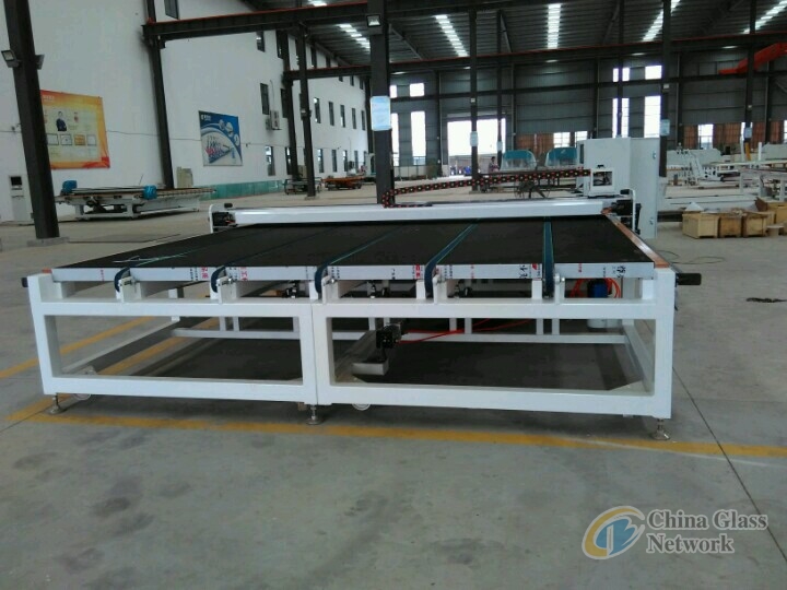 Glass cutting machine