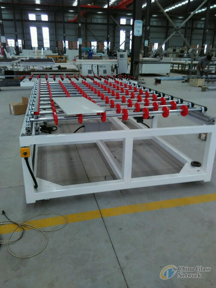 Glass cutting machine