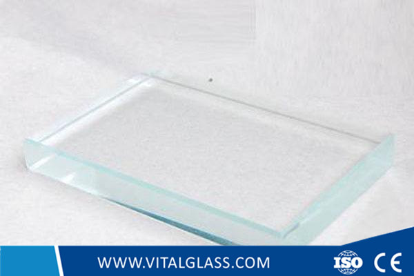 Extra clear float glass