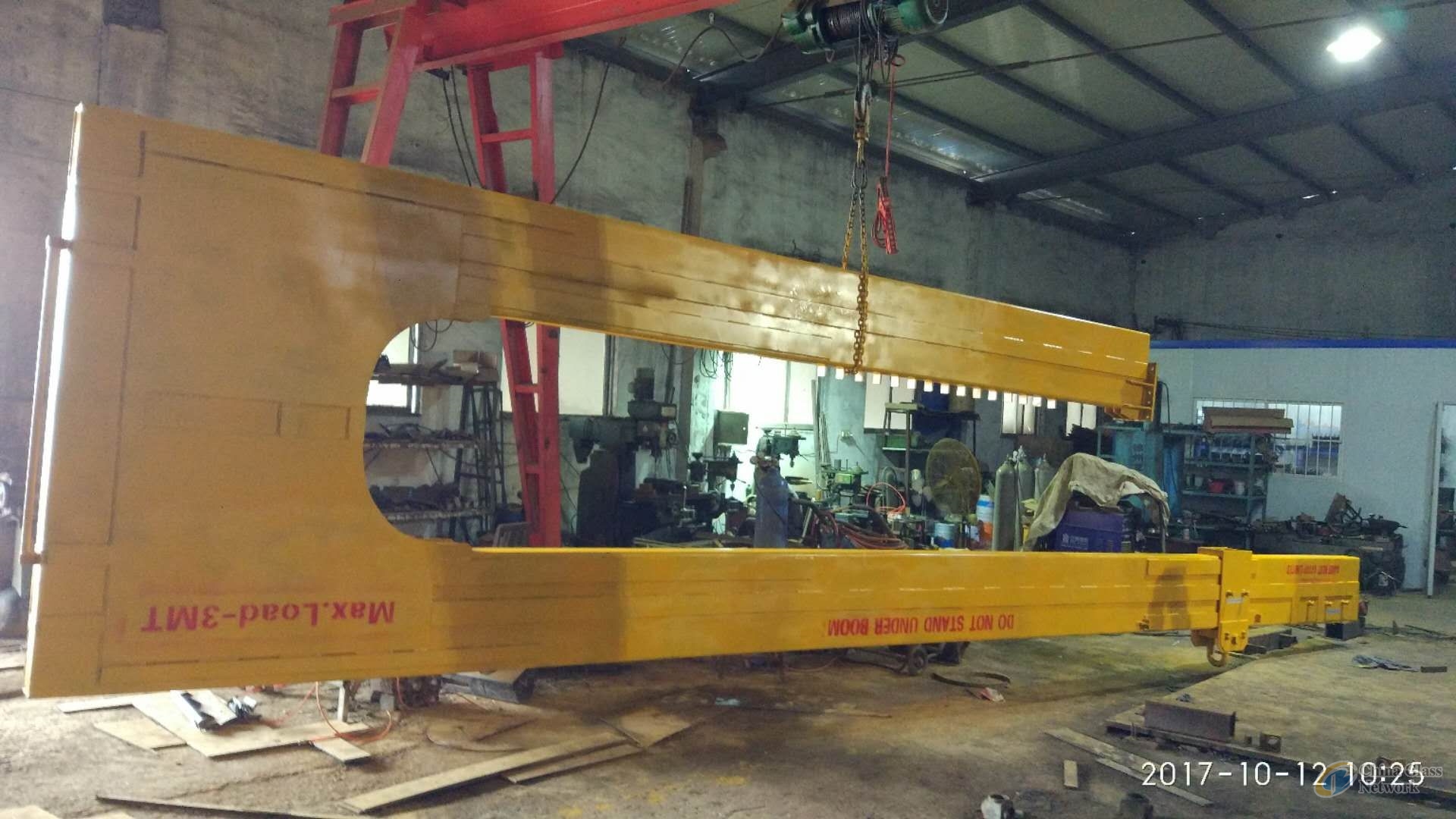 U Shape Unloading Crane For 40 Feet Containers , C Shape Loading Unloading Crane