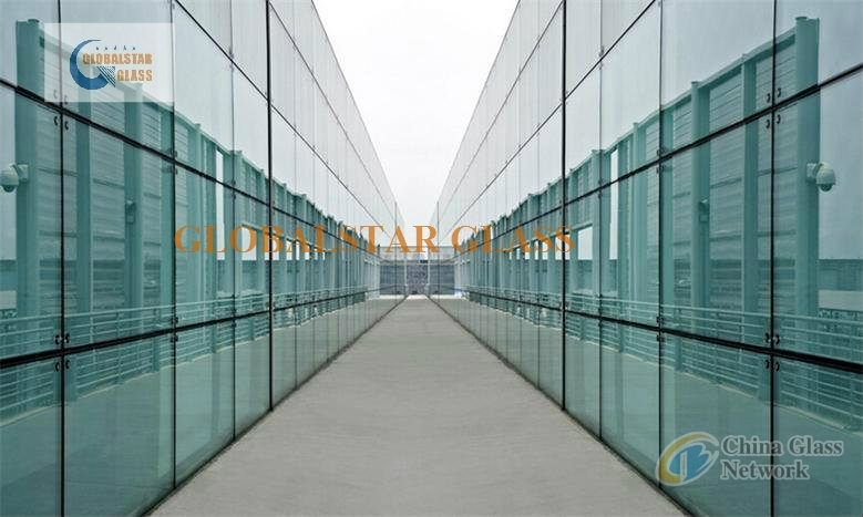 Laminated glass on clear color and ultra clear