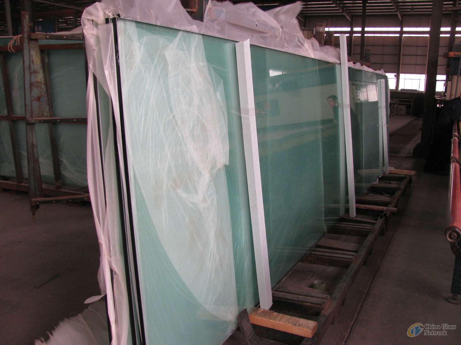 China wholesale custom cut large size 19mm clear tempered glass price