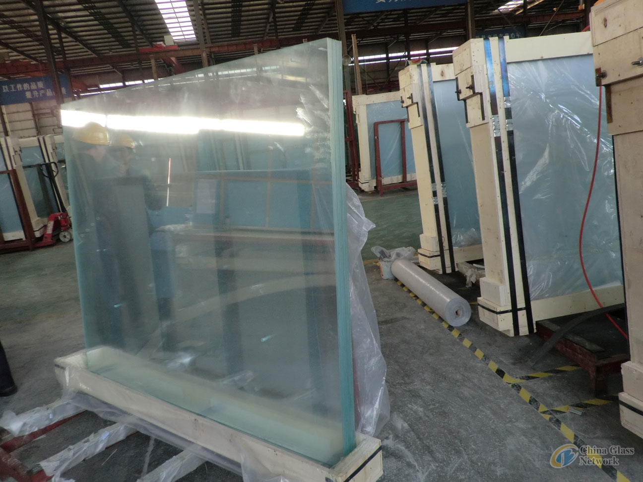 Factory low price decorative tempered safety glass windows 4mm