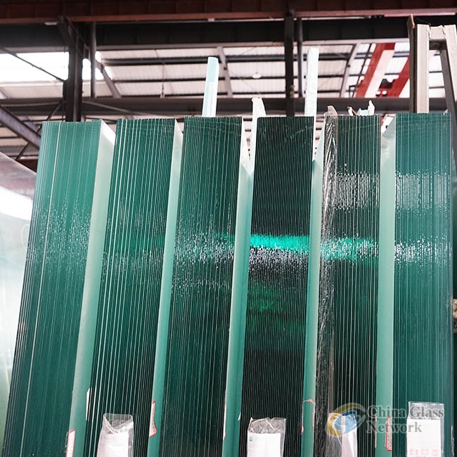 Factory supplying low price jumbo size 15mm tempered glass deck railings