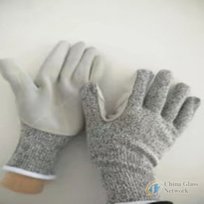 Anti-cutting gloves for glass processing worker