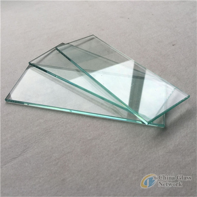 Clear float glass for building