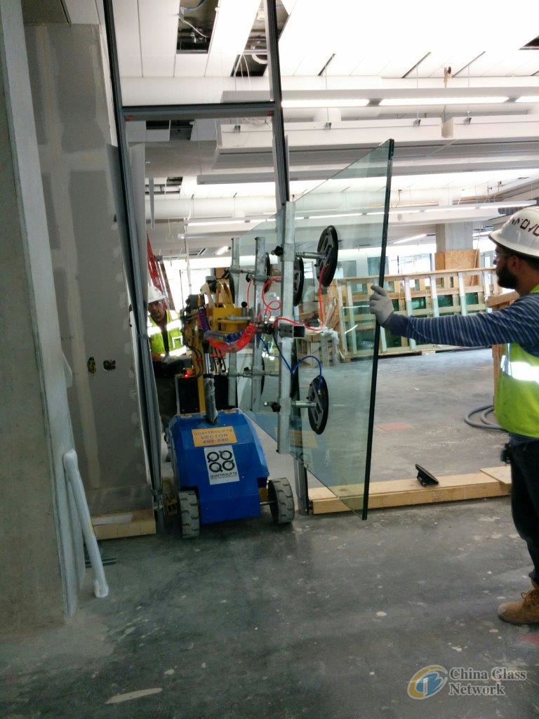 vacuum lifter, glass robot, installation robot, glass lifter robot