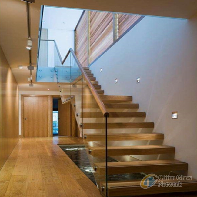 13.14 laminated glass balustrades