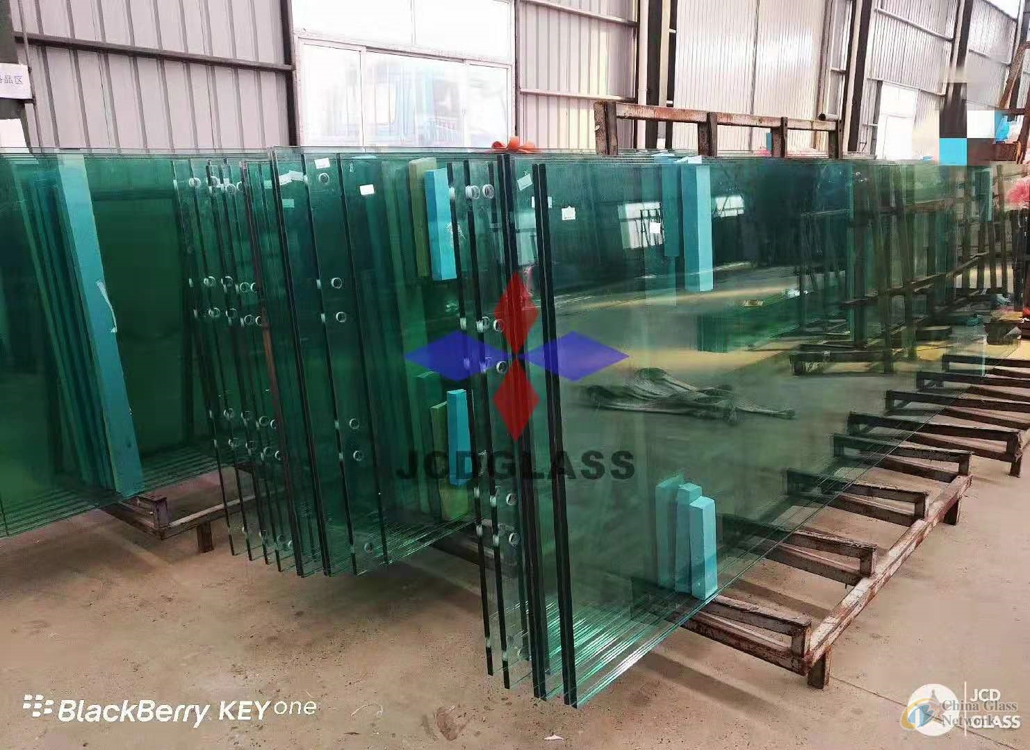 Jumbo size laminate glass