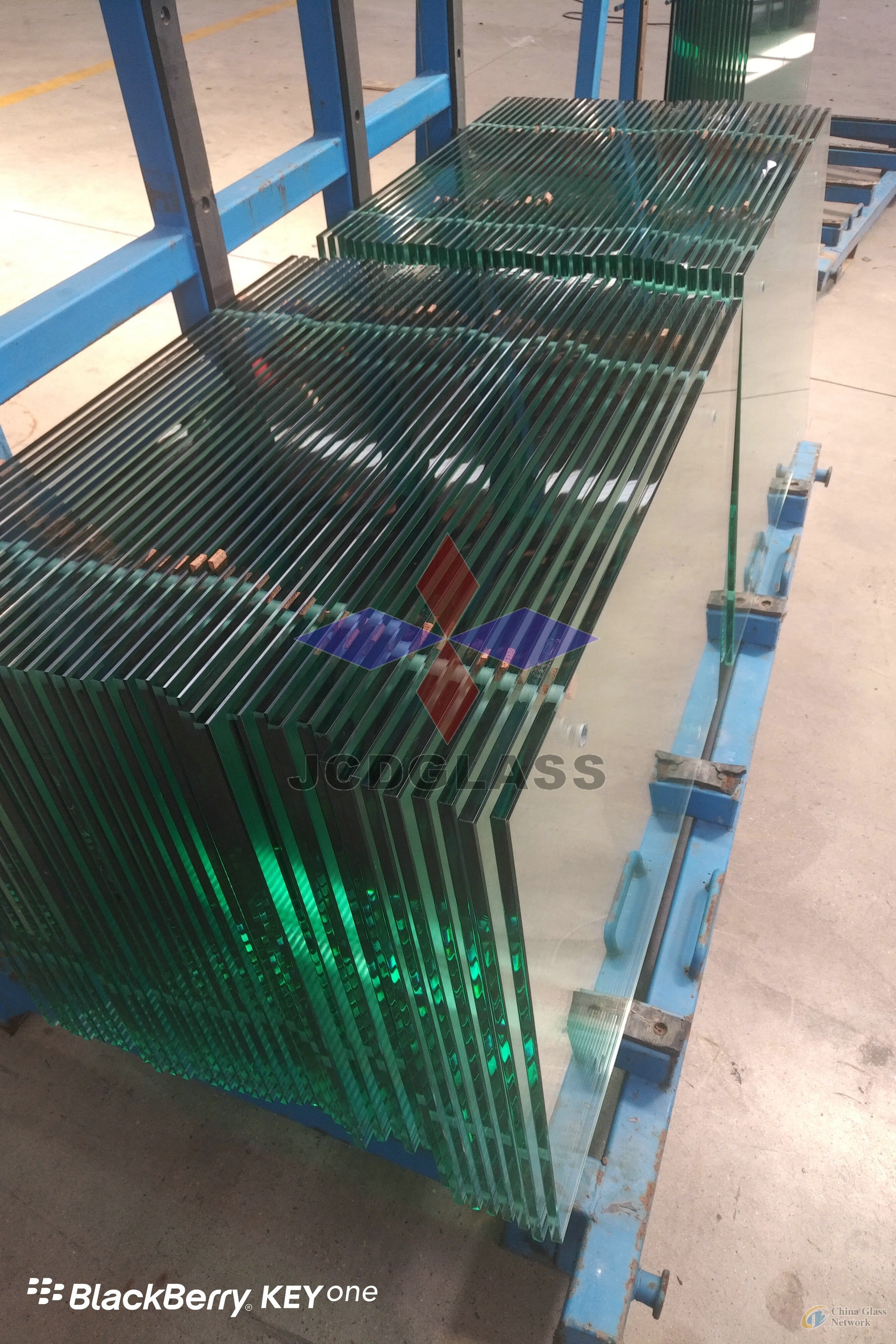 10mm Clear Tempered Glass polished with tapered holes