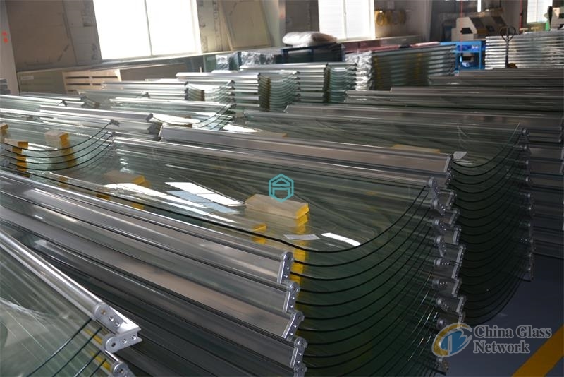 Manufacturing 5-8mm C bend tempered glass for shower enclosures