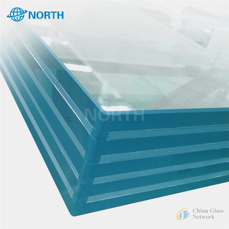 Low iron laminated glass for shower door and building glass