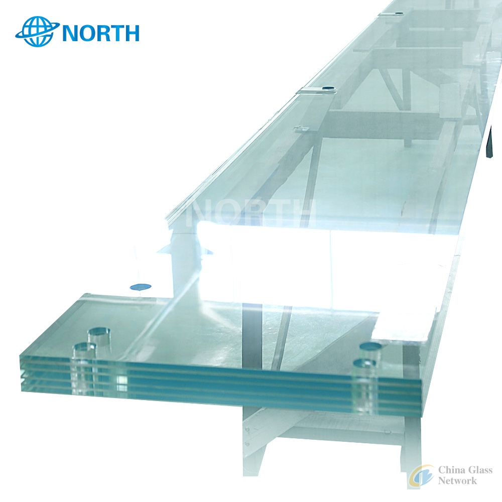 Large size ultra clear laminated glass