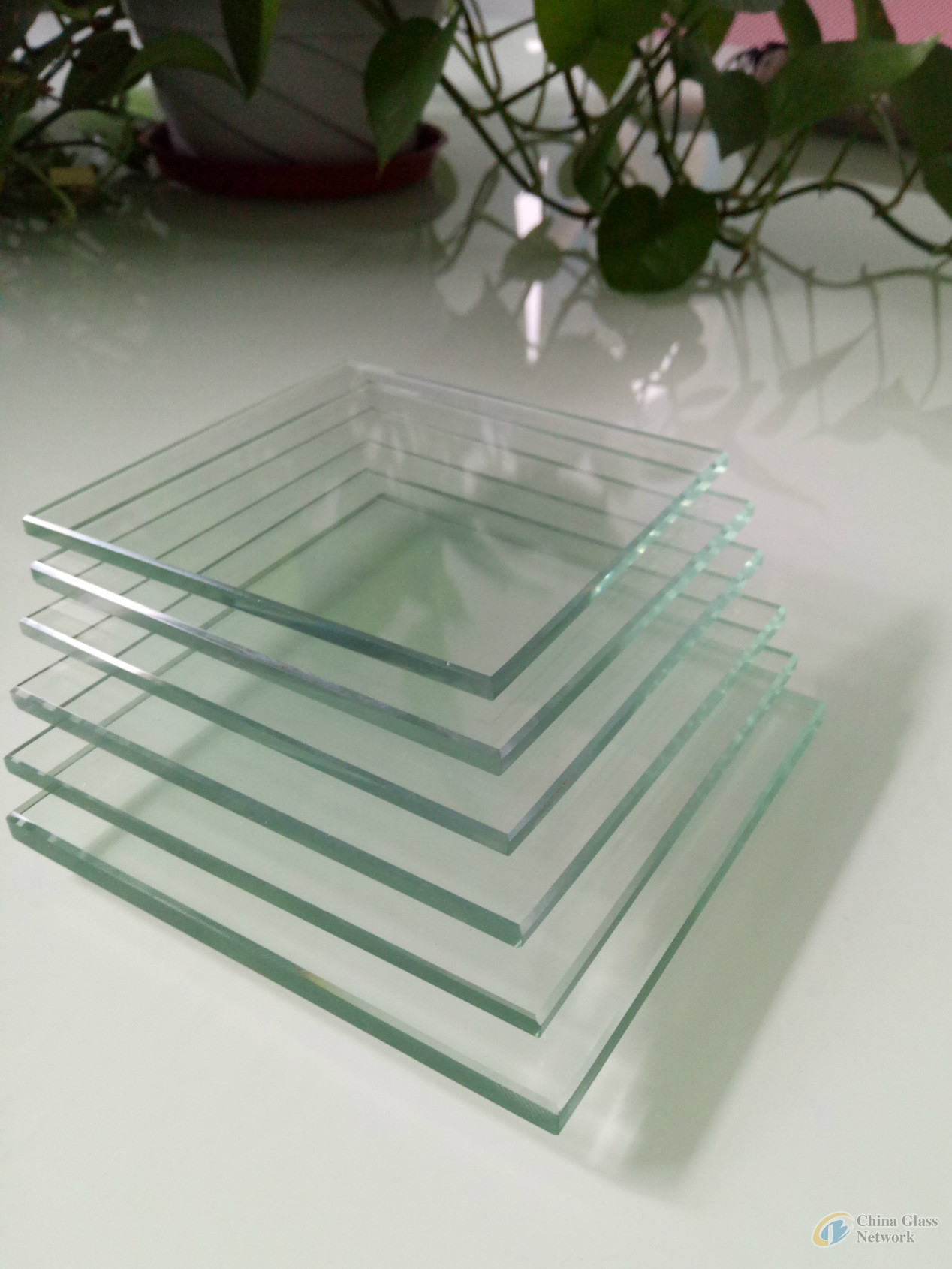 Clear float glass