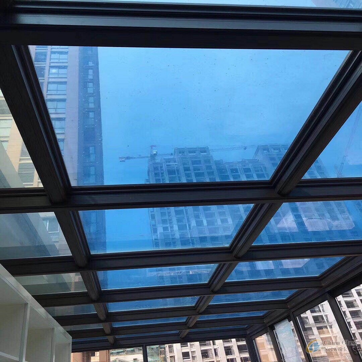 Thermochromic glass Dynamic self tint glass Dynamic thermochromic glass