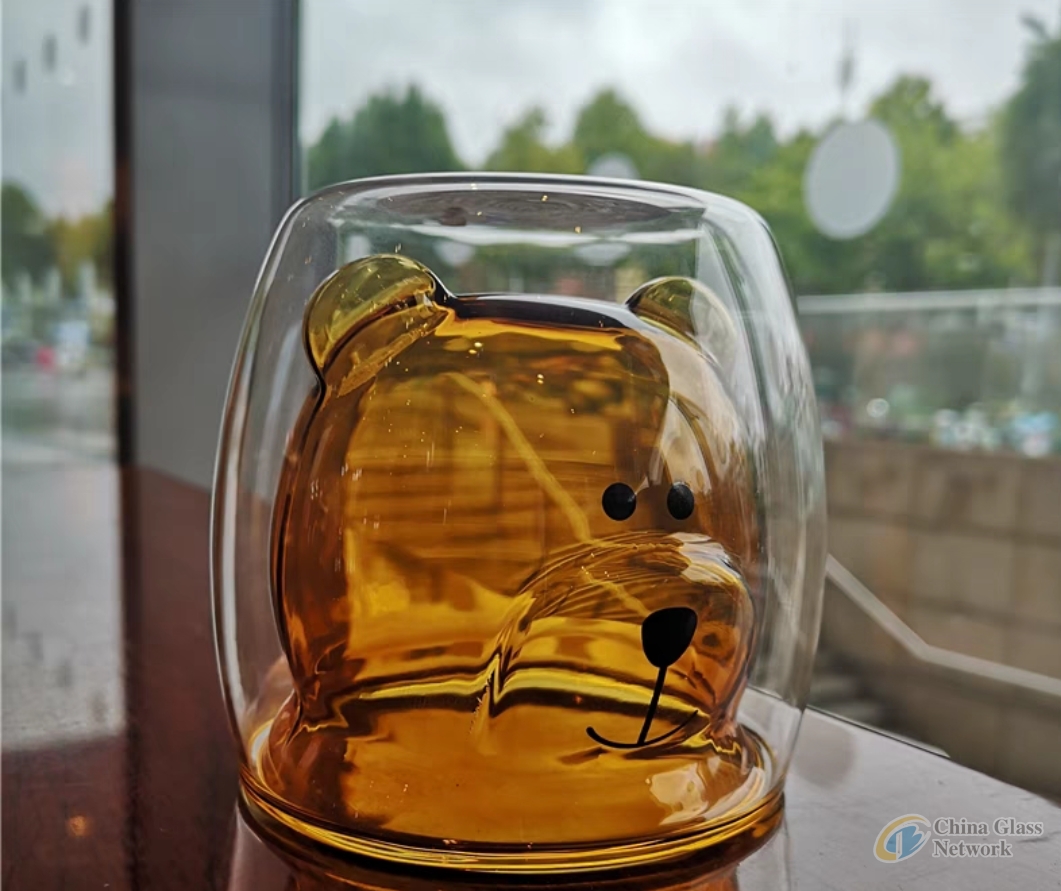 Made in China creative Bear cartoon coffee cup transparent built-in handmade glass