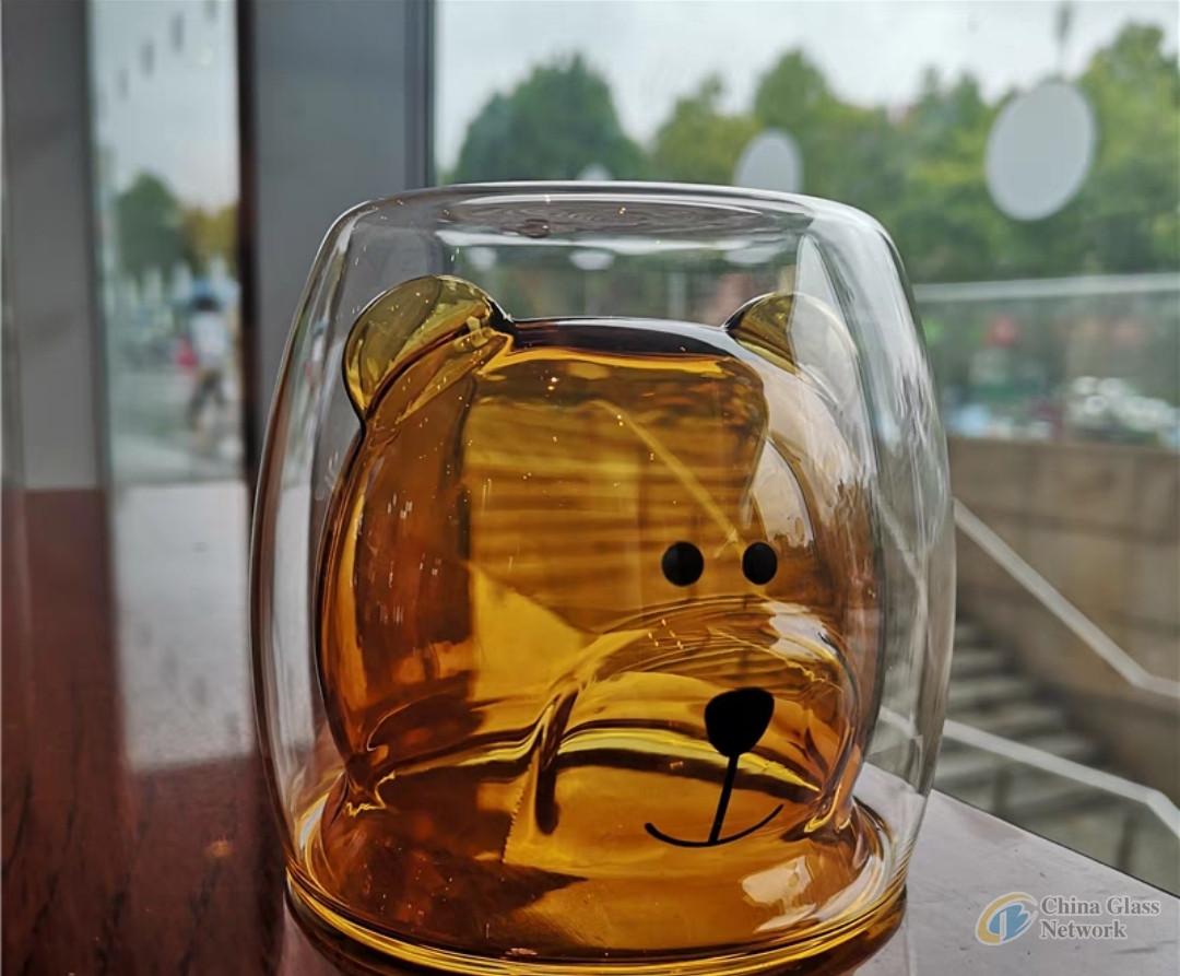 Made in China creative Bear cartoon coffee cup transparent built-in handmade glass