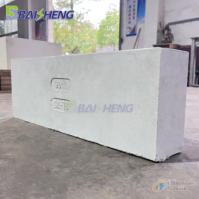 The hot repair expansion rate of the kiln is almost zero. Zero expansion silica brick