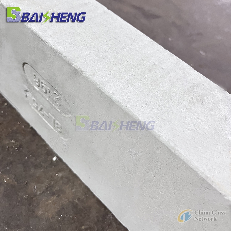 The hot repair expansion rate of the kiln is almost zero. Zero expansion silica brick