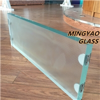 Anti-slip glass floor